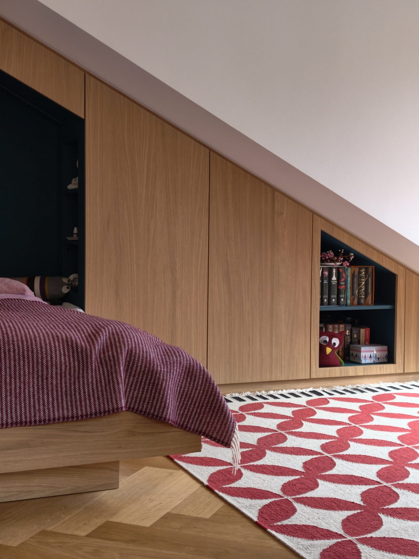Einbauschrank Eiche Kinderzimmer München – Bettbereich Maßanfertigung