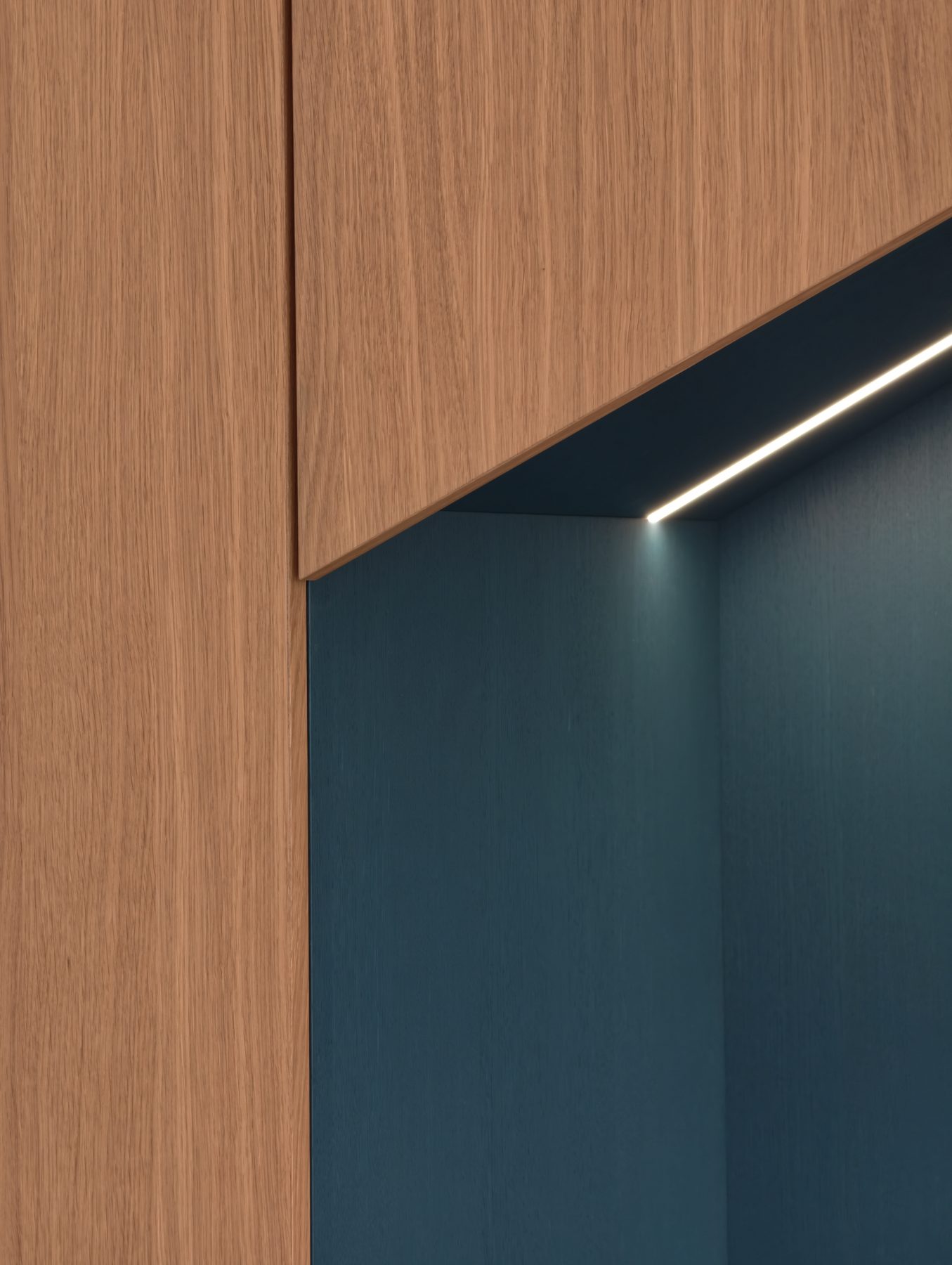 Einbauschrank mit LED-Beleuchtung Kinderzimmer München