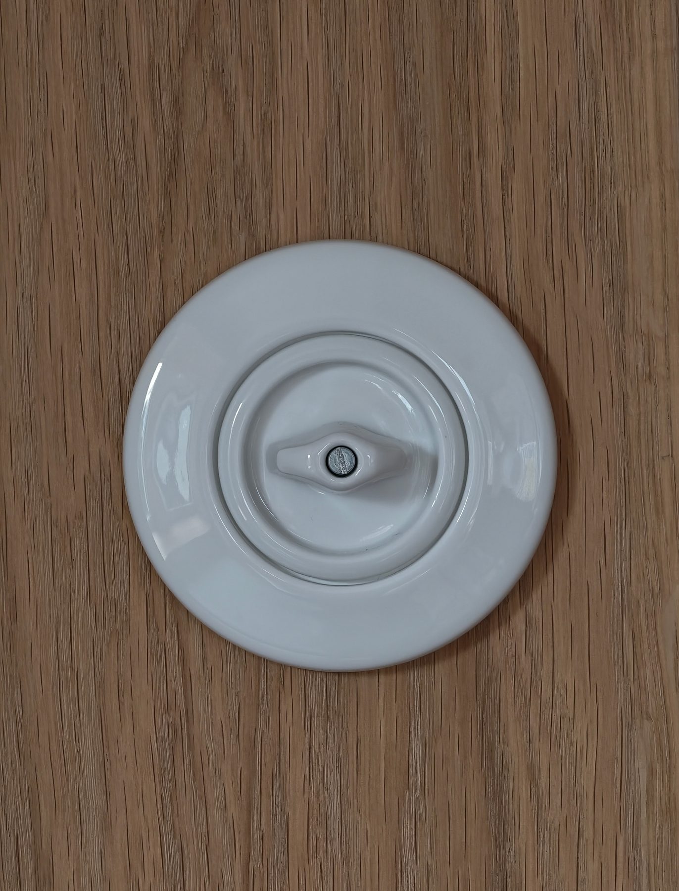 Einbauschrank Detail Kinderzimmer München – Lichtschalter Eiche